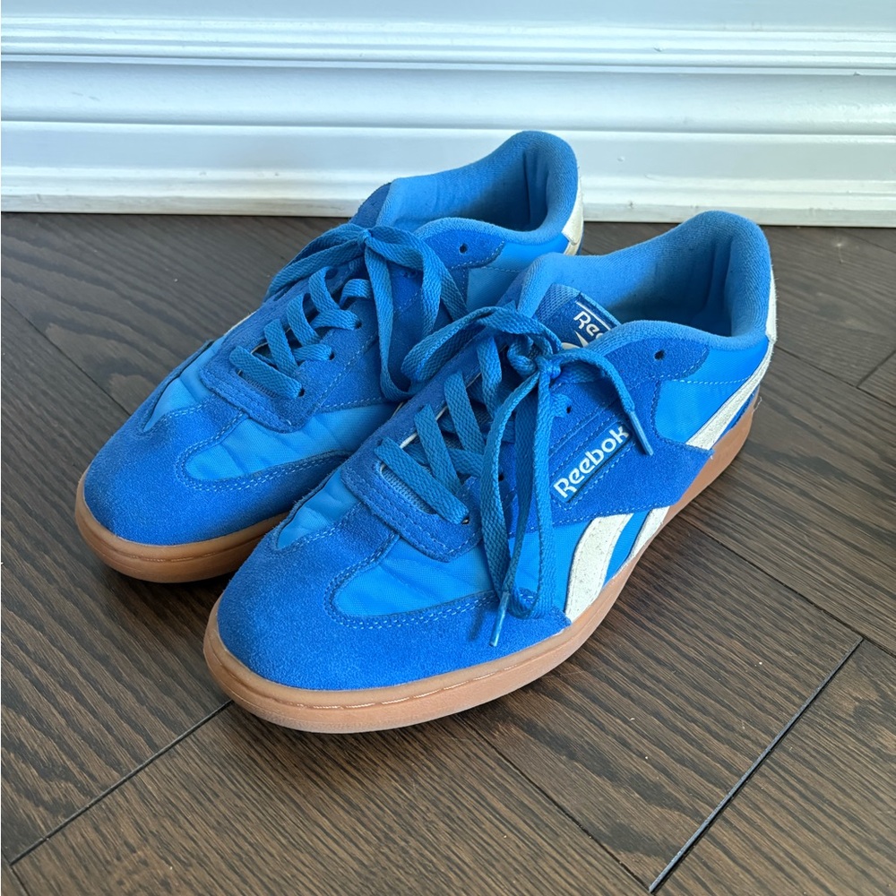 Reebok Men's Blue and White Sneakers